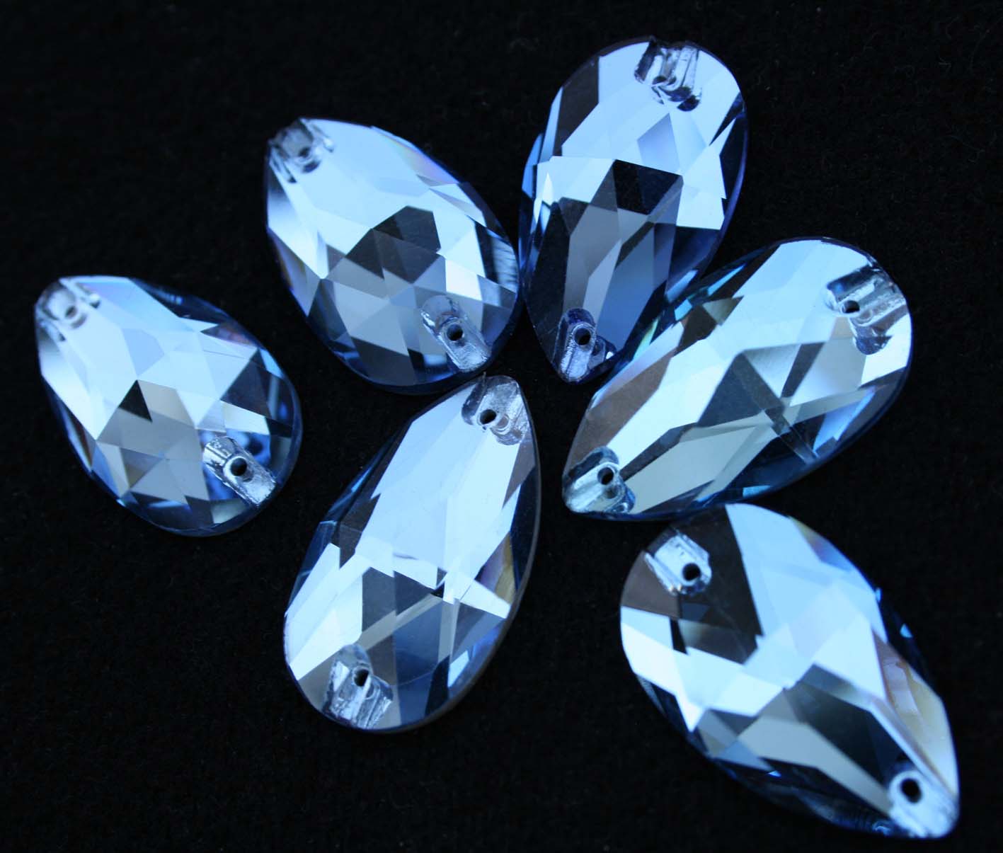 Light Azore színű csepp alakú kristály