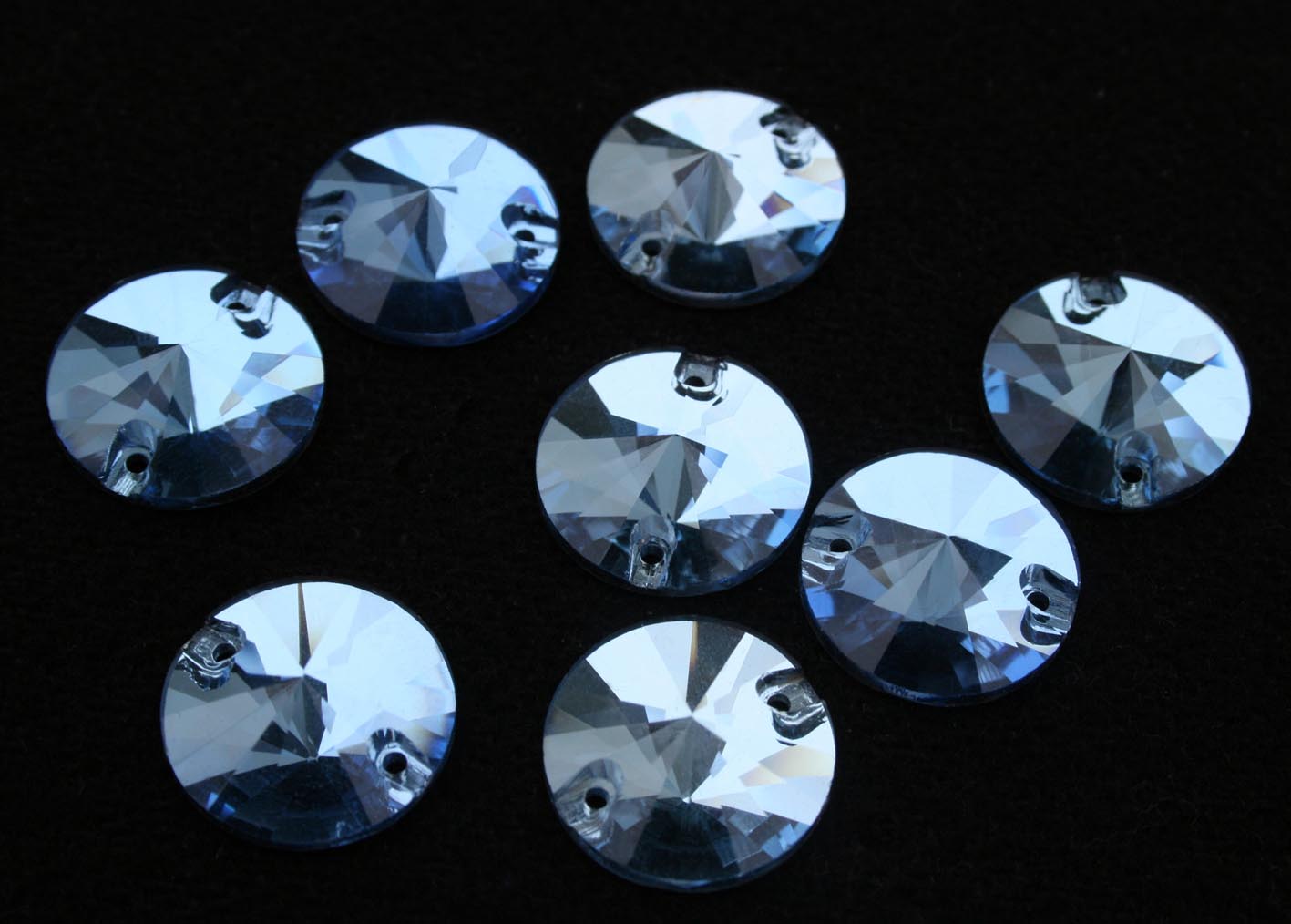 Light Azore színű kör alakú kristály