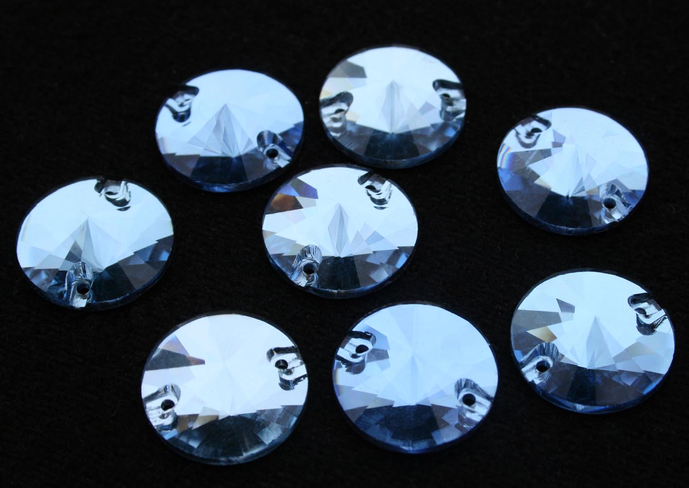 Light Azore színű kör alakú kristály