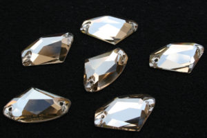 Light Coffee színű ék alakú kristály