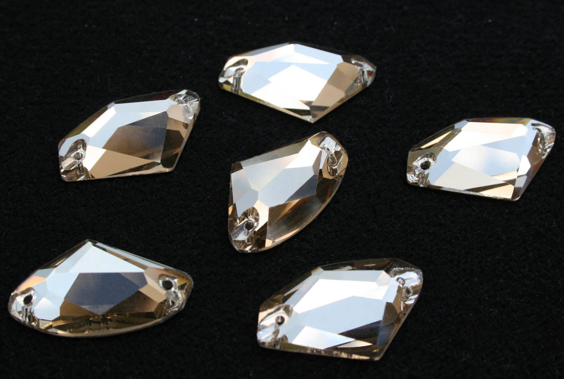 Light Coffee színű ék alakú kristály