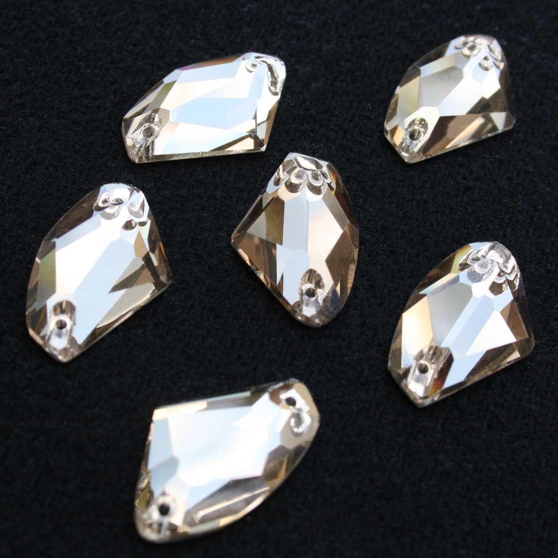 Light Coffee színű ék alakú kristály