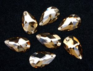 Light Colorado Topaz színű csepp alakú kristály