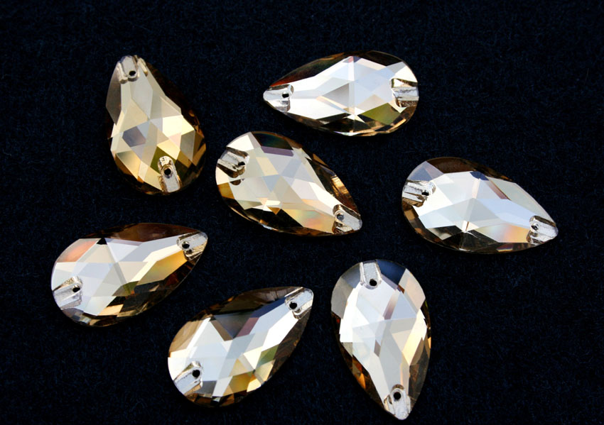 Light Colorado Topaz színű csepp alakú kristály