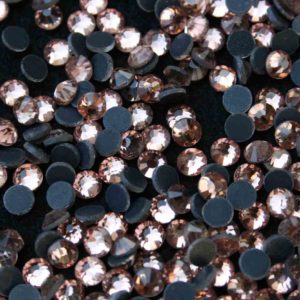 Light peach színű vasalható kristálykő