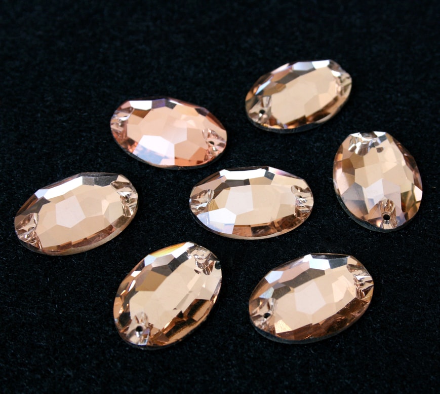 Light Peach színű ovális alakú kristály