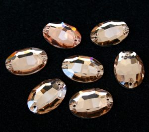 Light Peach színű ovális alakú kristály