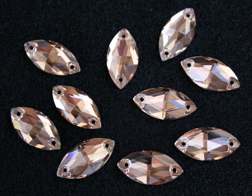 Light Peach színű zabszem alakú kristály