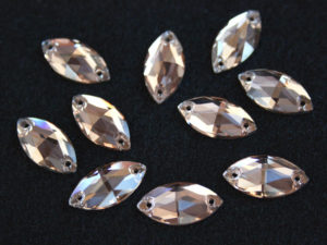 Light Peach színű zabszem alakú kristály