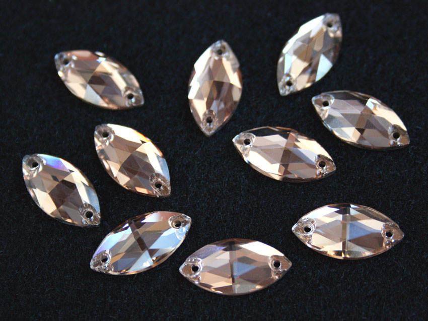 Light Peach színű zabszem alakú kristály