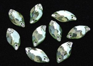 Light Peridot színű levél alakú kristály