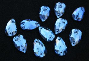 Light Sapphire színű csepp alakú kristály