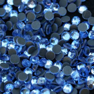 Light sapphire színű vasalható kristálykő