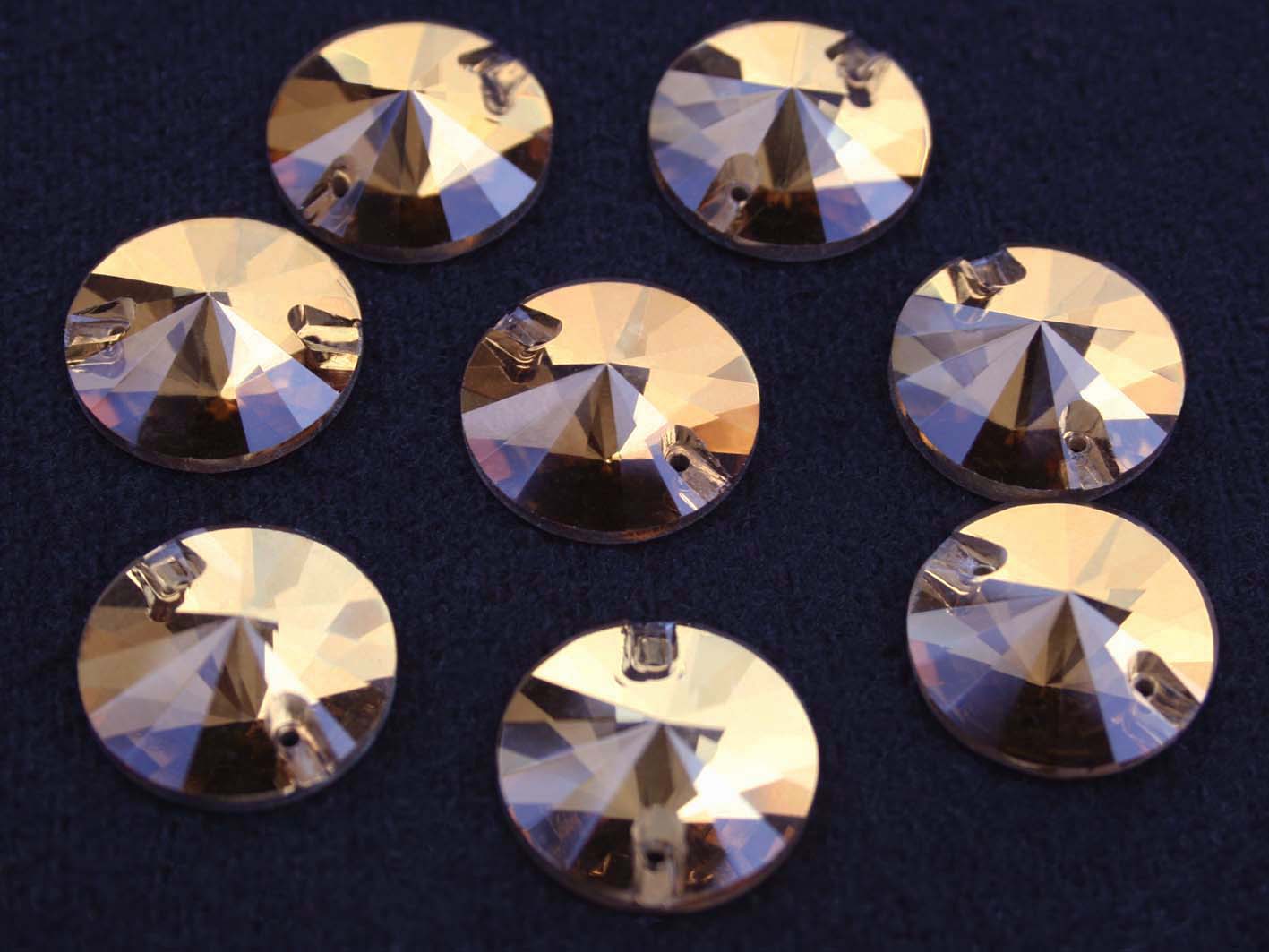 Light Smoked Topaz színű kör alakú kristály