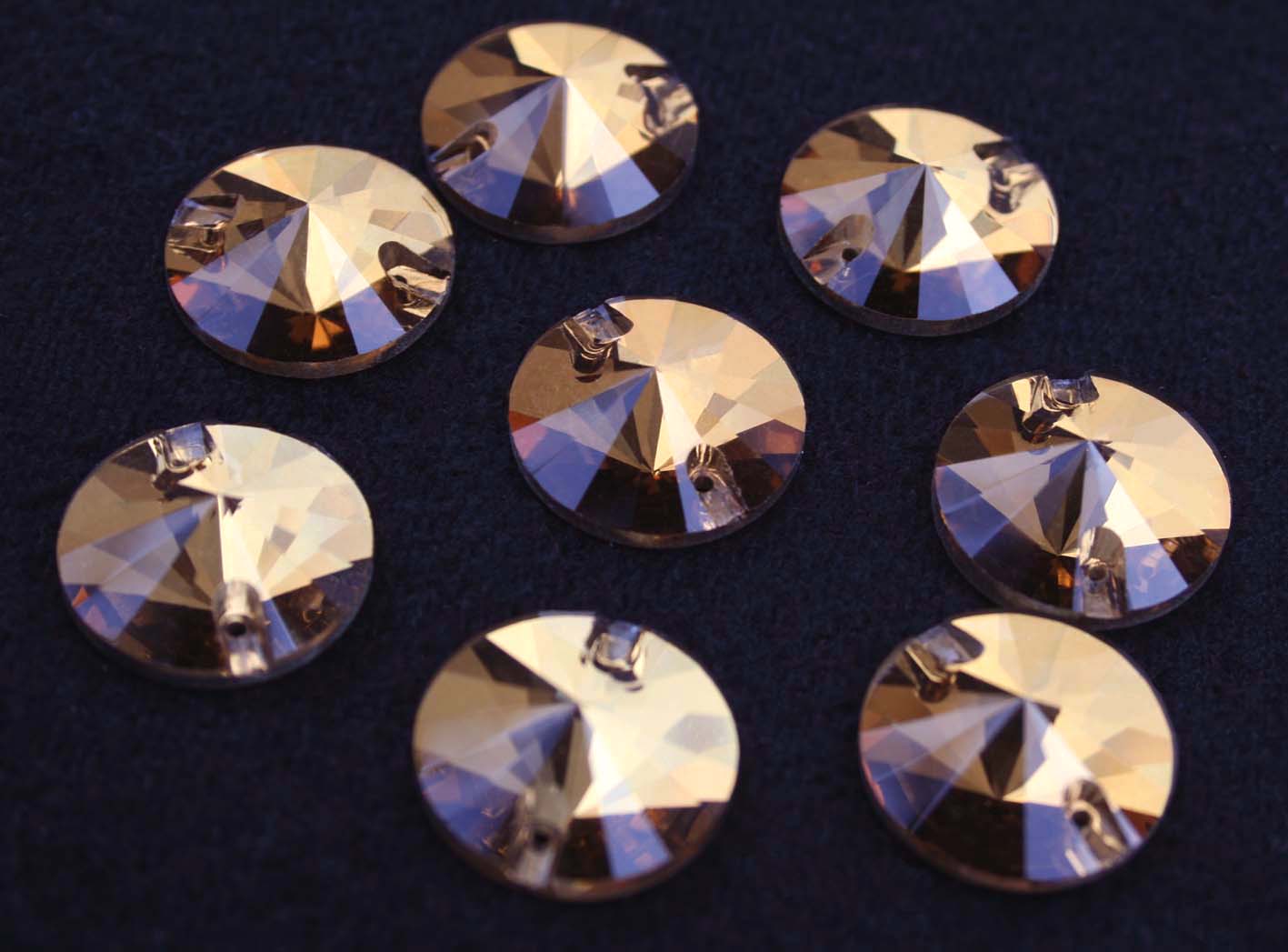 Light Smoked Topaz színű kör alakú kristály