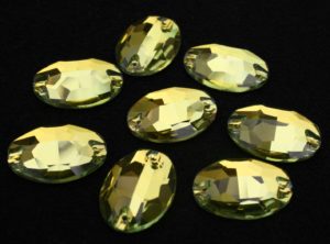 Light Topaz színű ovális alakú kristály