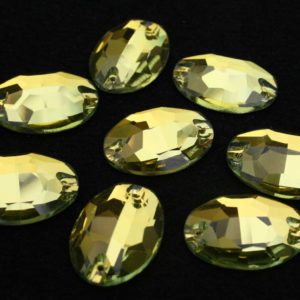 Light Topaz színű ovális alakú kristály