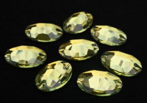 Light Topaz színű ovális alakú kristály