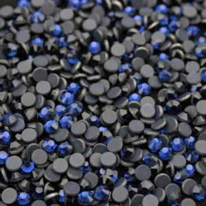 Montana színű vasalható kristálykő