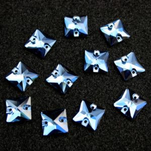 Montana színű négyzet alakú kristály