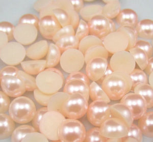 Halvány rózsaszín műanyag félgyöngy