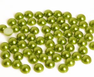 Kekizöld műanyag félgyöngy