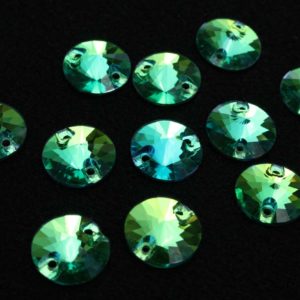 Peridot színű kör alakú kristály