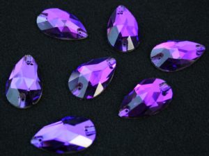 Purple Velvet színű csepp alakú kristály