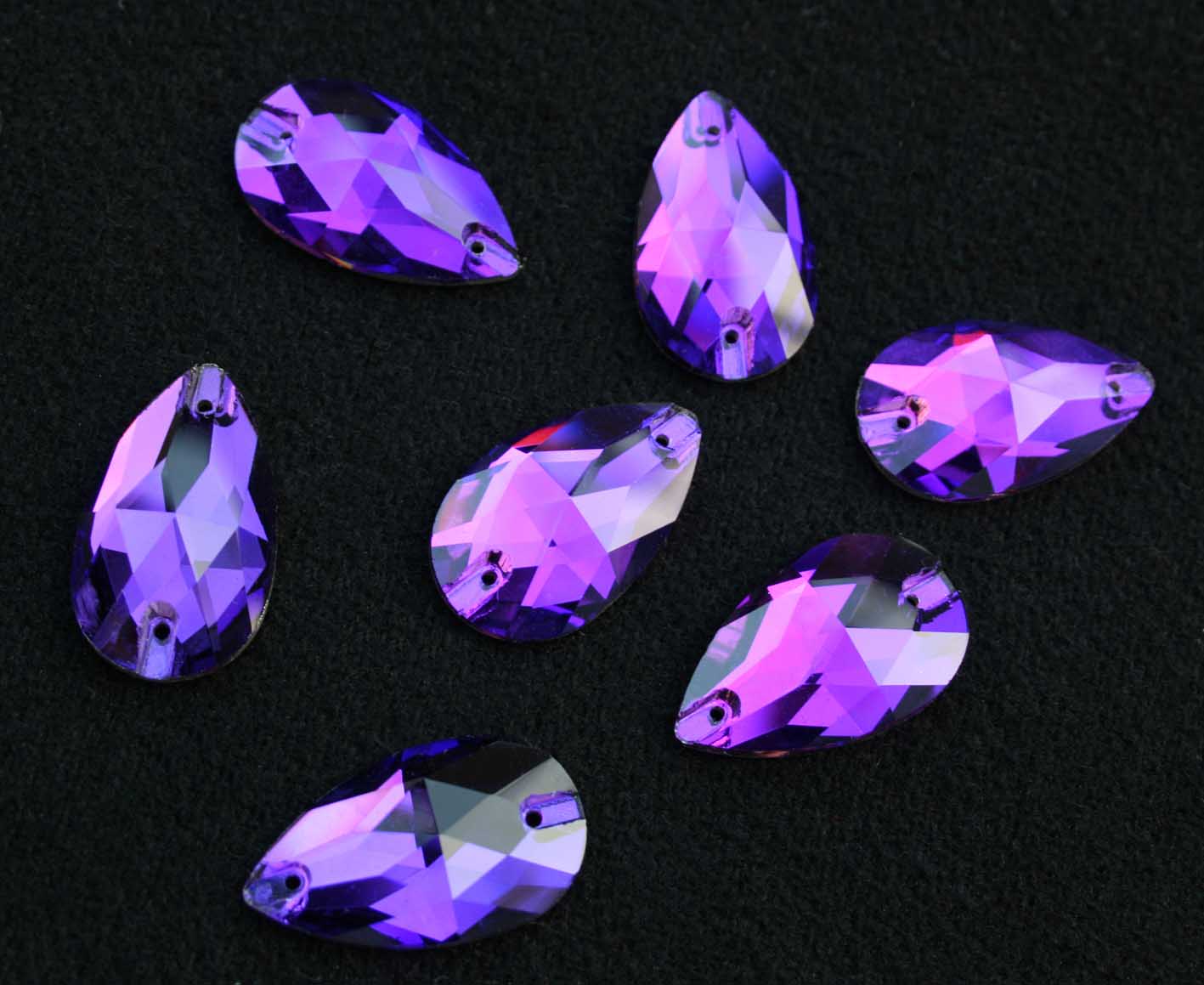 Purple Velvet színű csepp alakú kristály