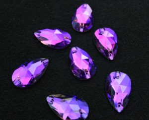 Purple Velvet színű csepp alakú kristály