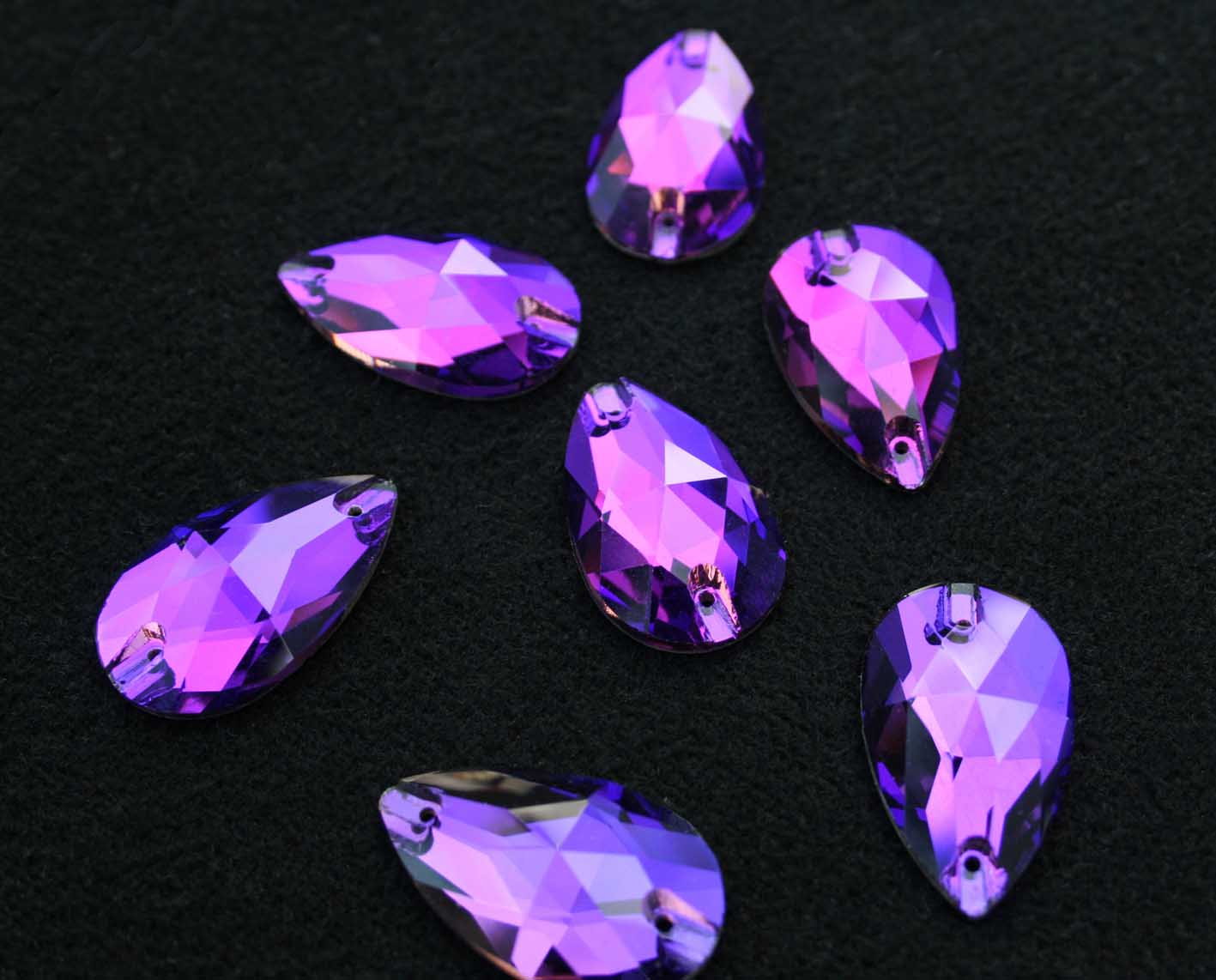 Purple Velvet színű csepp alakú kristály