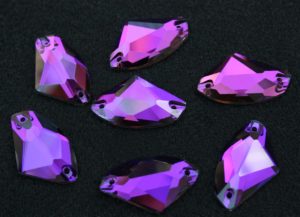 Purple Velvet színű ék alakú kristály