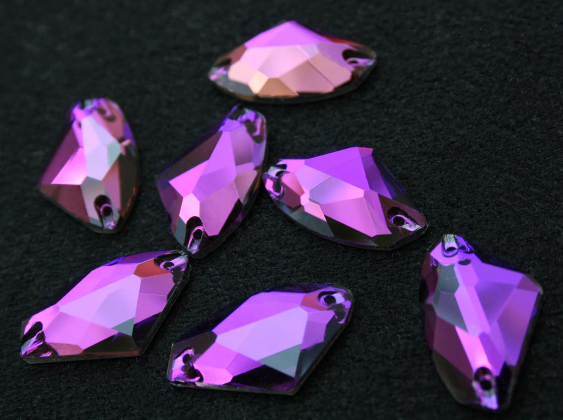 Purple Velvet színű ék alakú kristály