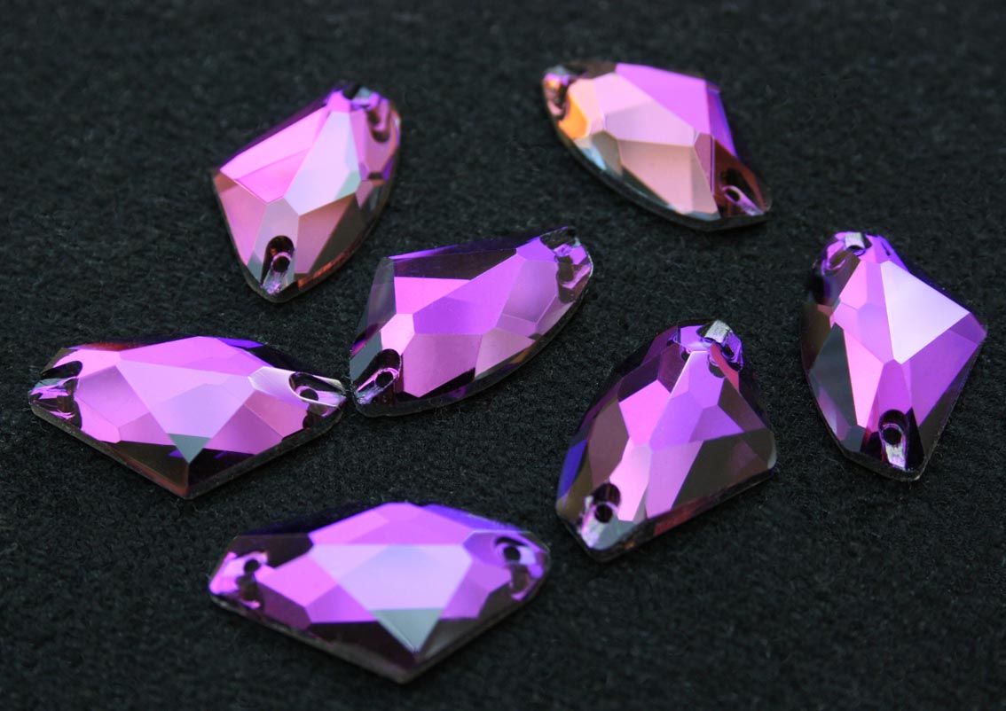 Purple Velvet színű ék alakú kristály