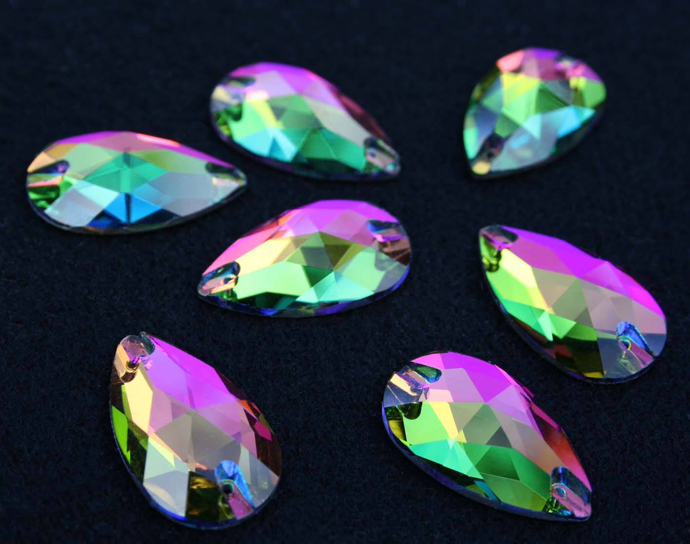 Rainbow színű csepp alakú kristály