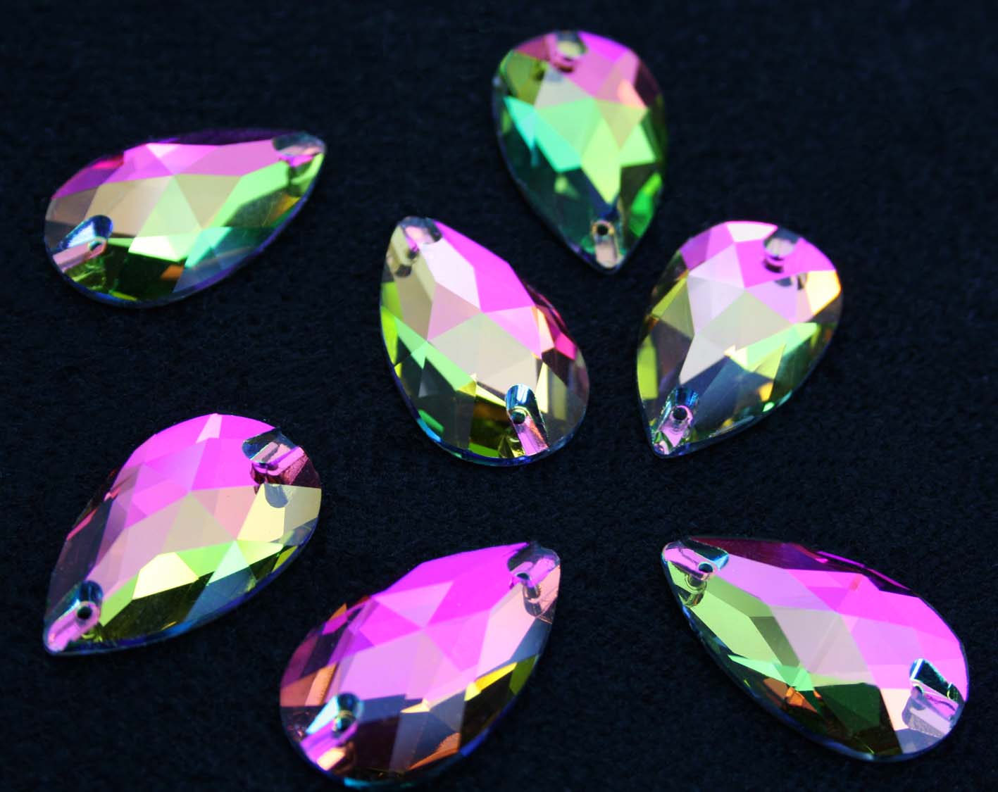 Rainbow színű csepp alakú kristály