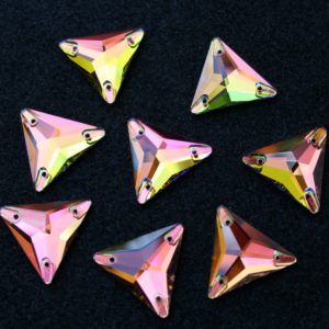 Rainbow színű háromszög alakú kristály