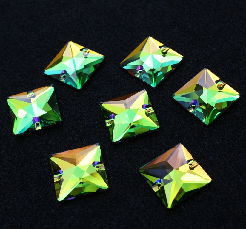 Rainbow színű négyzet alakú kristály