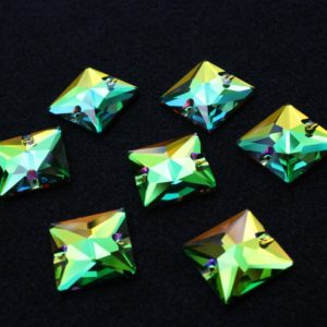 Rainbow színű négyzet alakú kristály