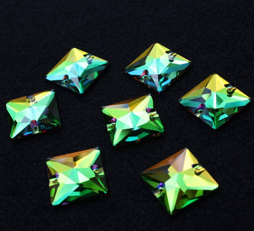 Rainbow színű négyzet alakú kristály