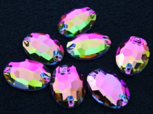 Rainbow színű ovális alakú kristály