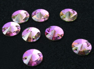 Rose színű kör alakú kristály