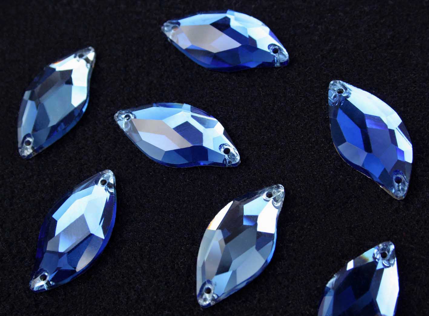 Sapphire színű levél alakú kristály