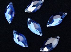 Sapphire színű levél alakú kristály