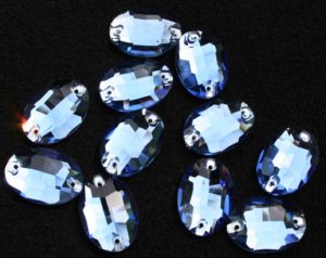 Sapphire színű ovális alakú kristály - Kristály Kuckó Sapphire színű ovális alakú kristály