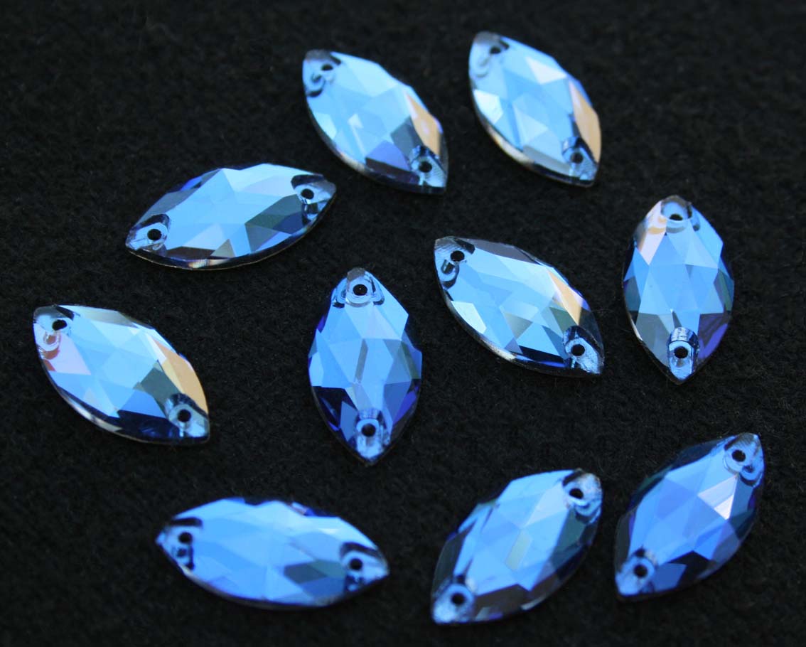 Sapphire színű zabszem alakú kristály