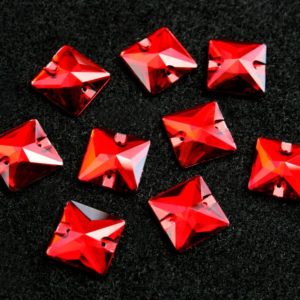 Siam színű négyzet alakú kristály