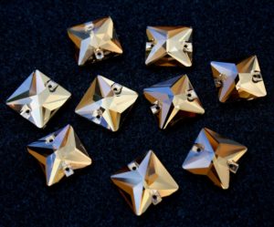 Smoked Topaz színű négyzet alakú kristály