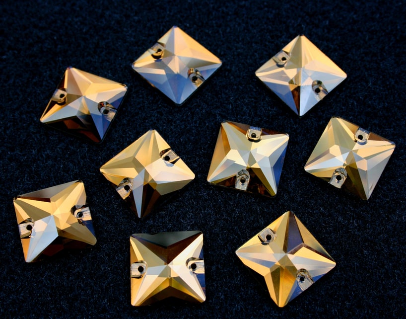 Smoked Topaz színű négyzet alakú kristály