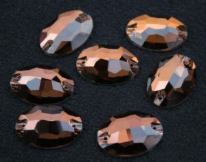 Smoked Topaz színű ovális alakú kristály